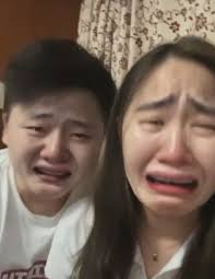 snapchat哭脸特效怎么拍
